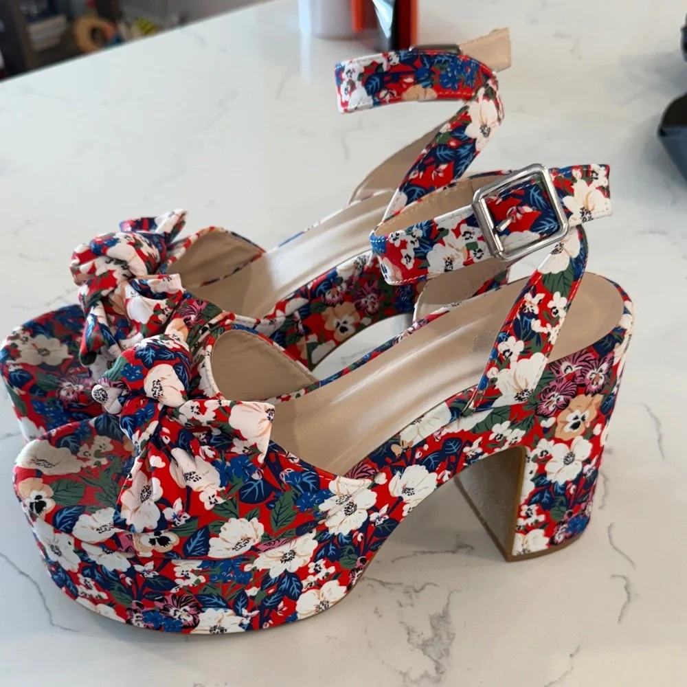 Bamboo Floral Platform Block Heel Sandals. Size 8.5 - Picture 3 of 5